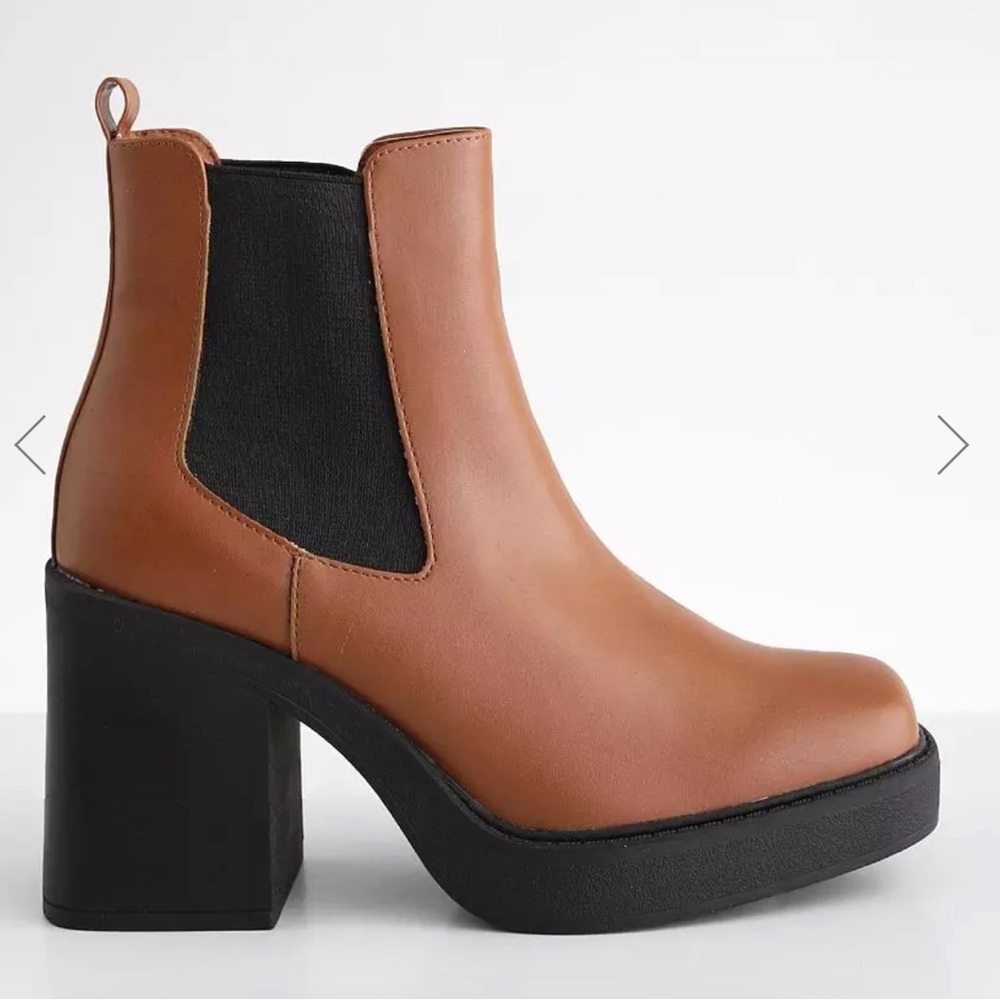 Mia Burnap Heeled Chelsea Ankle Booties 8.5 with zipper
